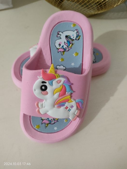 Продаю тапочки для девочек резиновые