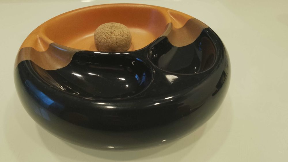 Scrumieră eleganta din ceramica fina, pt. pipe + CADOU