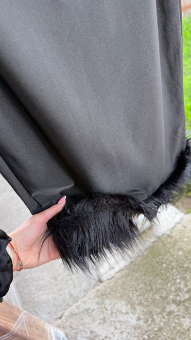 Черна рокля с пера