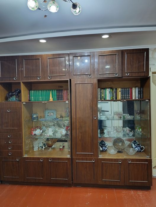 Продаю стенку производство "Узбекистан" в хорошем состоянии