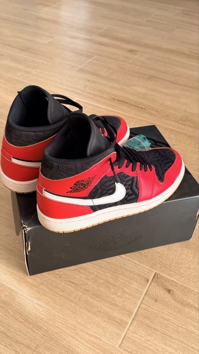 Nike Air Jordan 1 Mid SE marimea 41