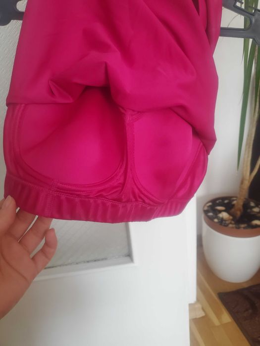 Спортен потник с бюстие Nike / Rasa