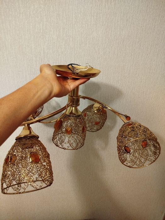 Люстра пятирожковая