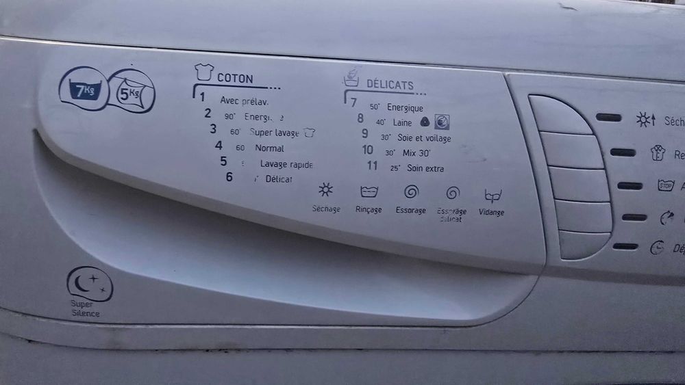 Продавам пералня със сушилня Hotpoint Модел AMXXF149