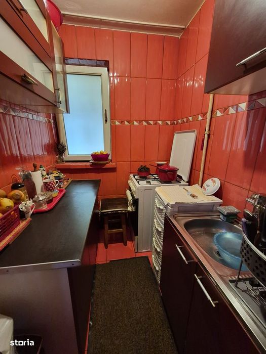 Apartament semidecomandat, et. 2/4, Valea Roșie -Piață, 63.000 Euro