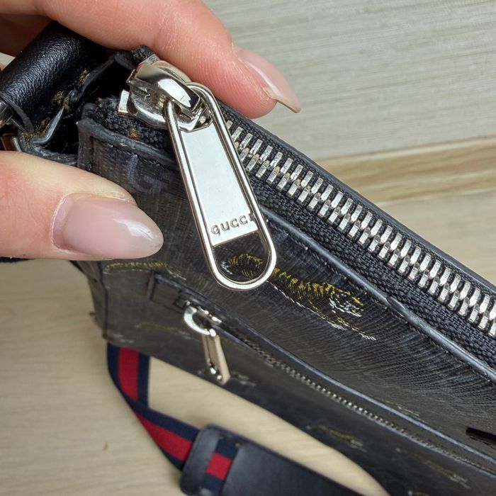 Мъжка чанта Gucci GG Supreme Tiger Messenger