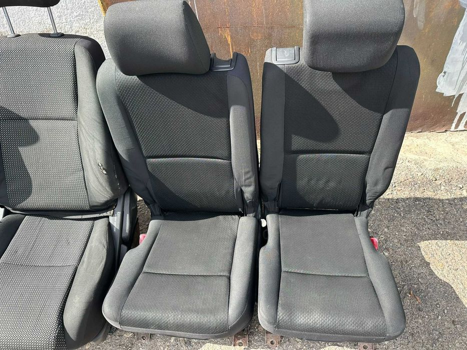 Седалки за Тойота Корола Версо.