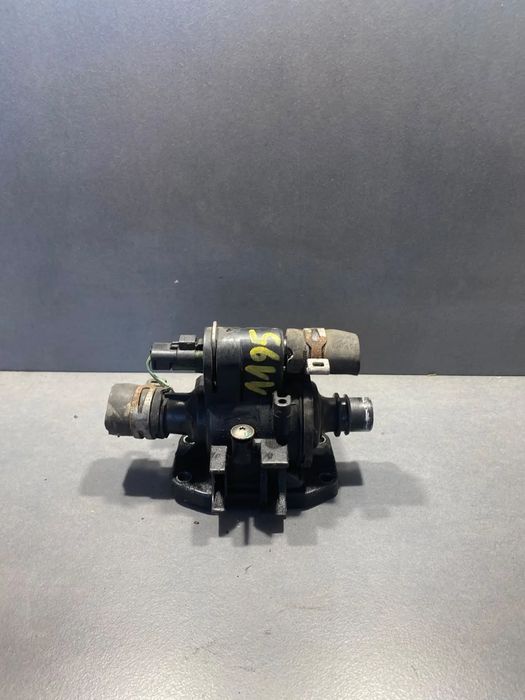 Carcasa termostat 96543 938 80 Citroen C3 2002 1.4 HDi MT (70 hp)
