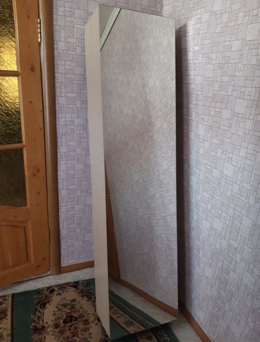 Продам  обувницу с зеркалом