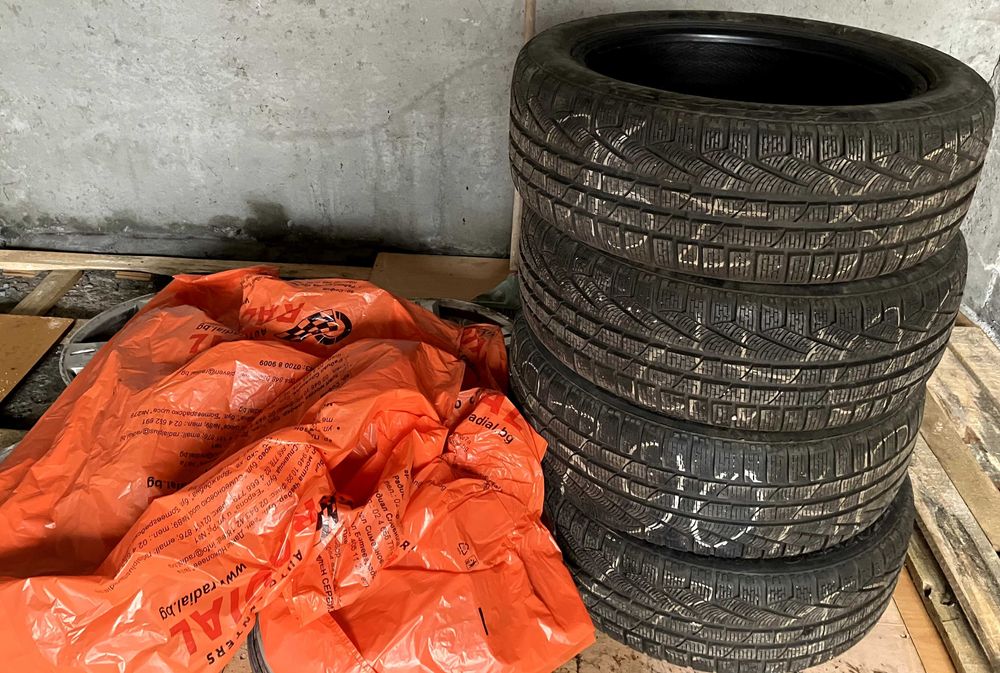4 Зимни Гуми PIRELLI 235/50R19 SOTTOZERO SERIE II, в отлично състояние