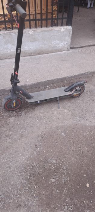 Vând trotineta electrica