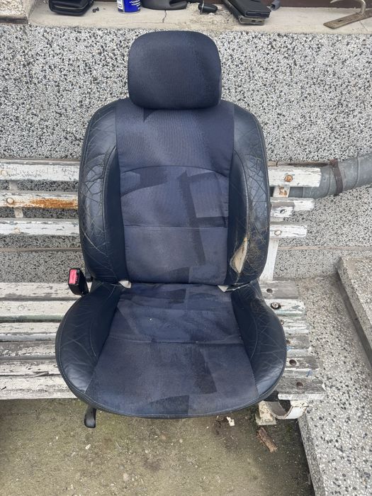 Предни седалки от рено клио дворато