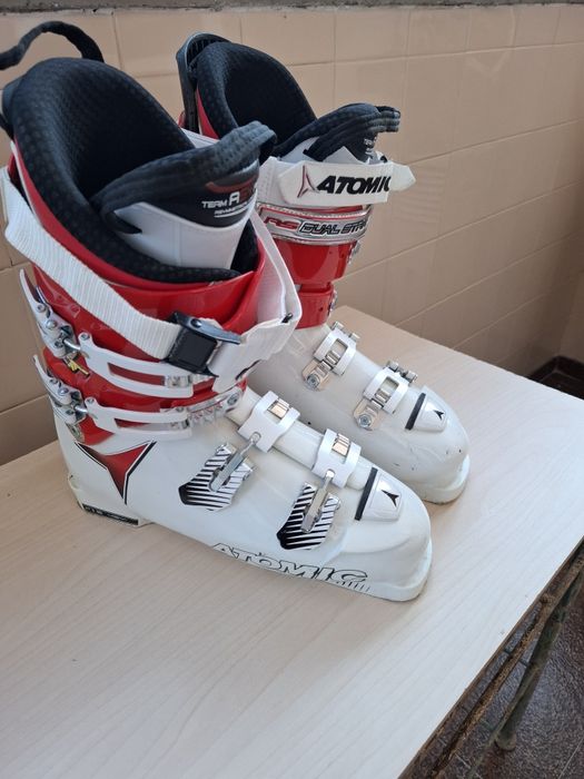 Ски обувки       .