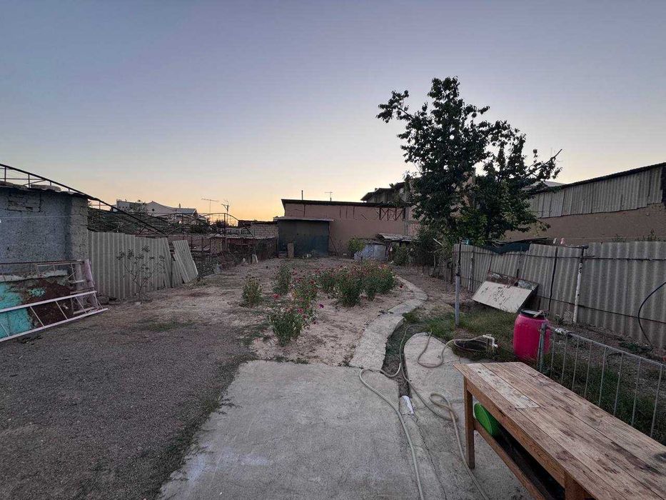 Земельный участок Юнусабад-12 квартал. 12 соток. фасад 22, глубина 55=