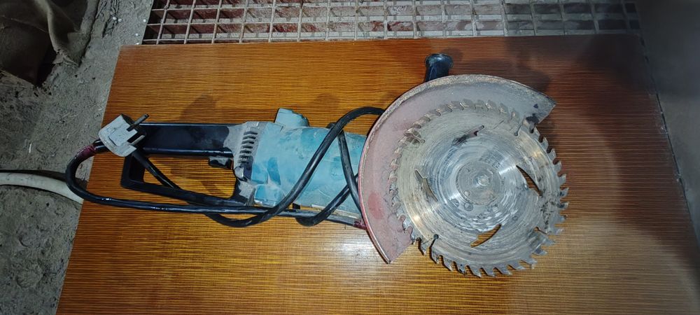 Продается болгарка б/у в рабочем состоянии.