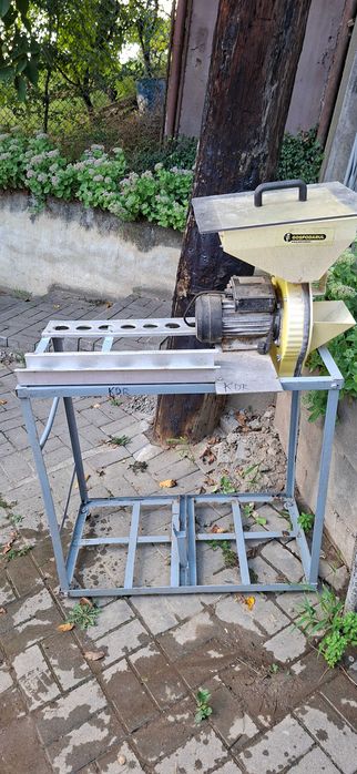 Moară pentru cereale și porumb Gospodarul Profesionist – second hand