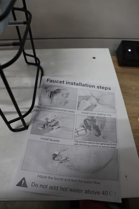 Koмплект стъклени буркани за напитки със стойка