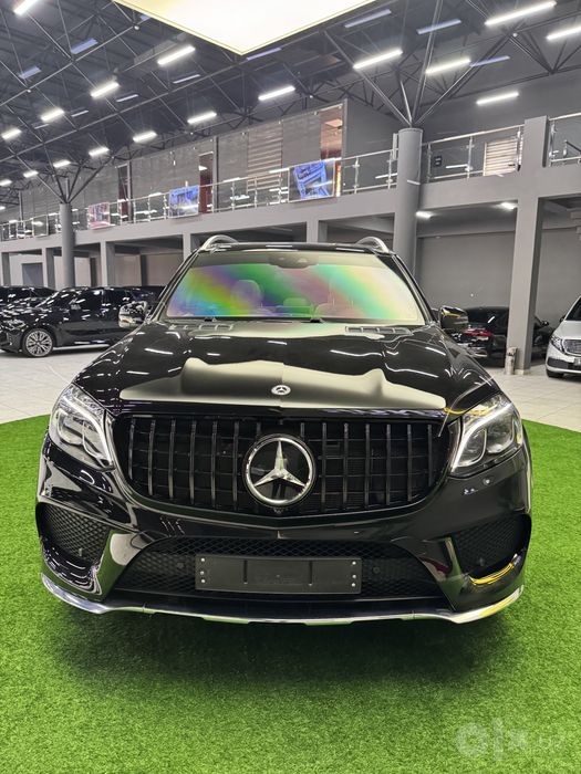 Mercedes Benz GLS400