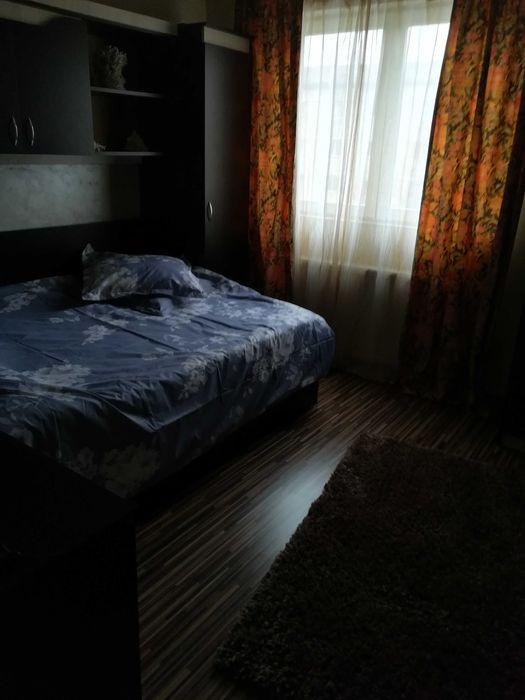 Vând apartament semidecomandat