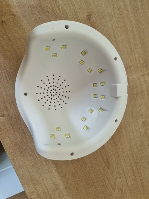 Lampa UV pentru unghii