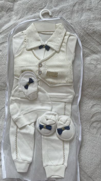 Костюмчик на выписку для мальчика