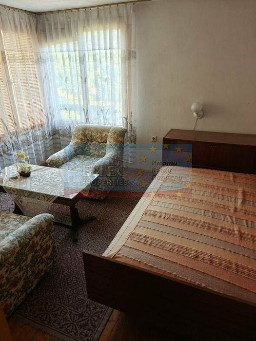 Къща - близнак в с. Боснек 100 м², двор - 288 м²