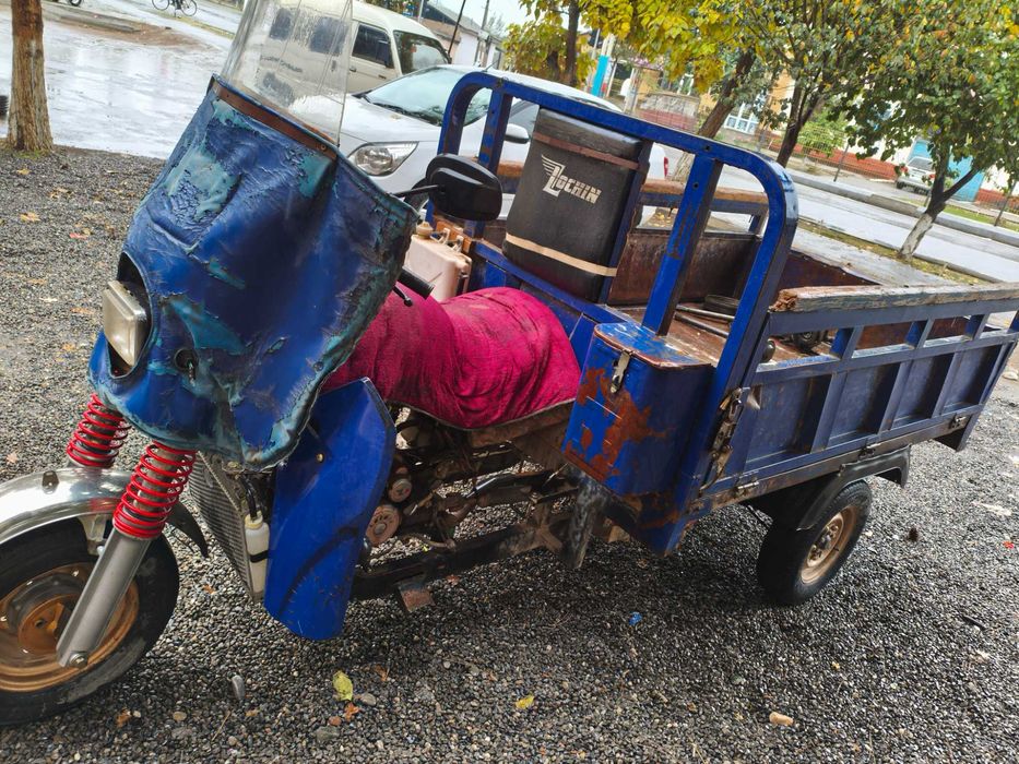 Lochinmunis motosikl