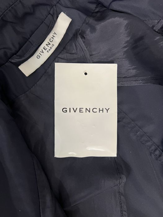 Продам оригинальный плащ Givenchy