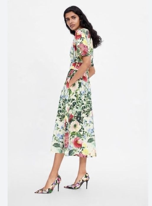 Zara рокля,на цветя или бяла