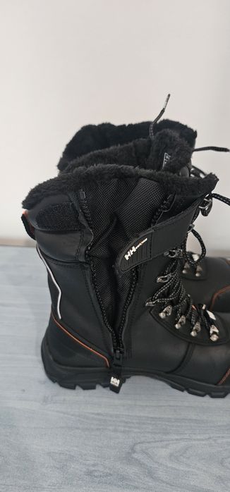 Halley Hansen 44 îmblăniți