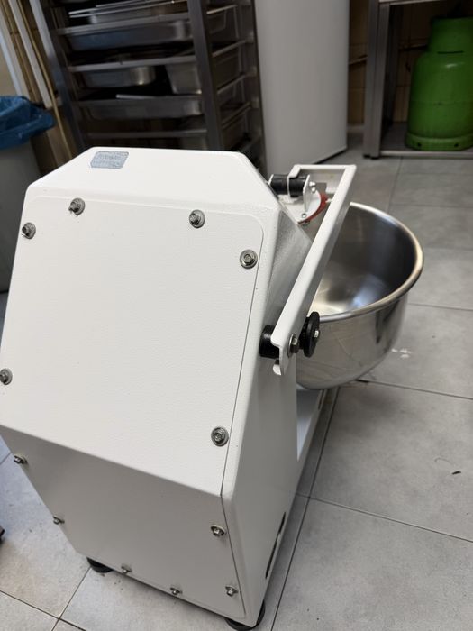 Продавам професионална тестомесачка NEW NOVA (Супер миксер) – 10 кг