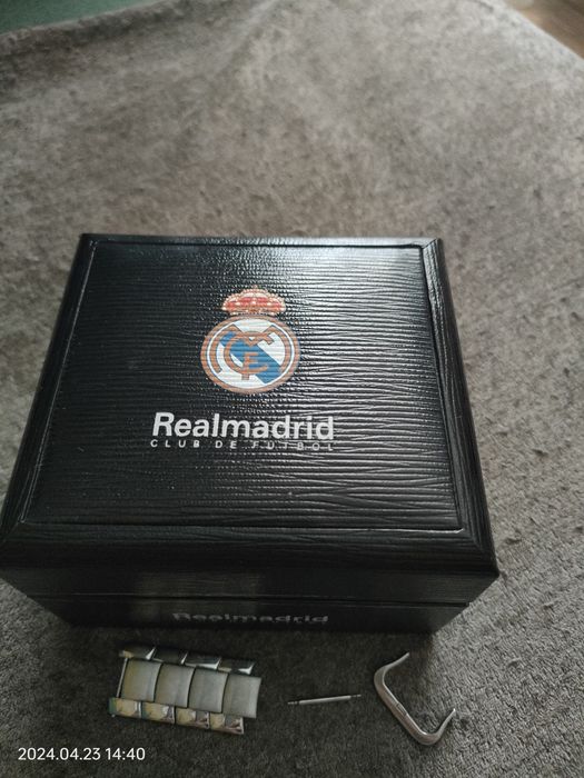 Продам фирменные ручные часы.