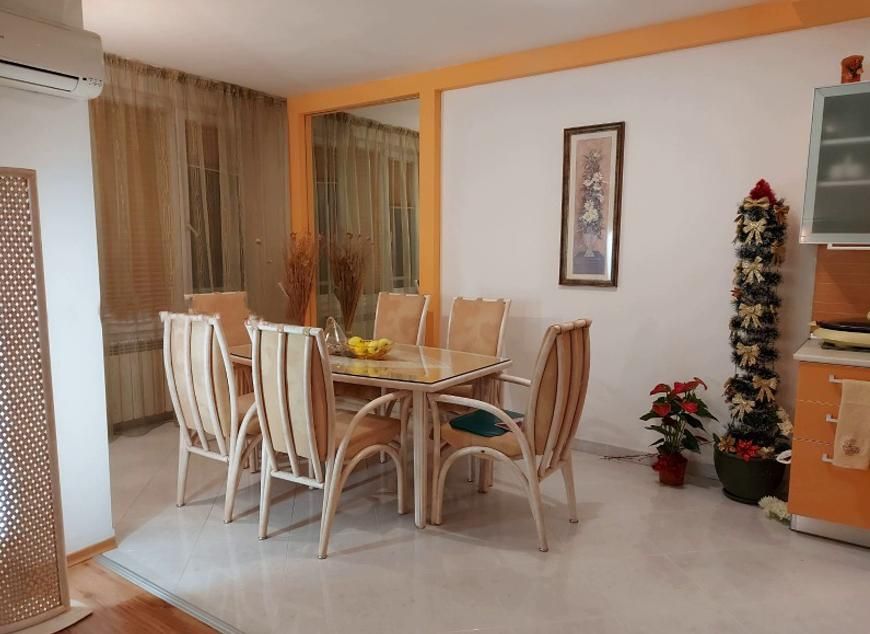 Дава се под наем Тристаен апартамент в София, Борово - 130 кв.м за 849 € - Снимка #2