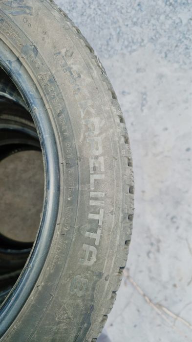 Продам зимние шины в отличном состояний