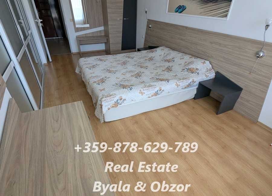 Двустаен апартамент с гледка към града на първа линия в гр.Бяла