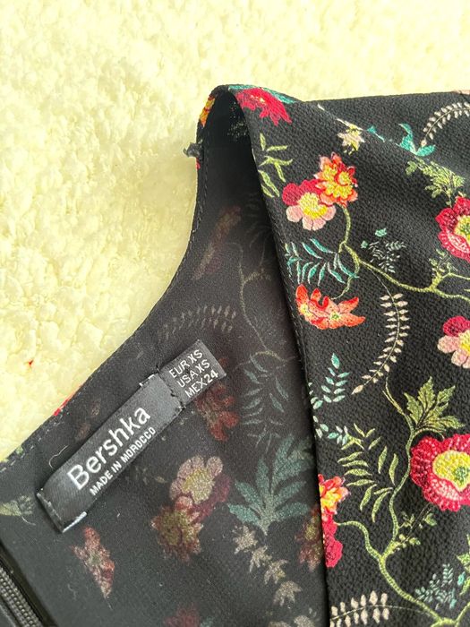Рокля ня цветя Bershka