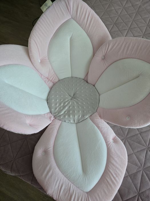 Плюшена вана и постелка Lotus, BloomingBath, светло розово/бяло/сиво