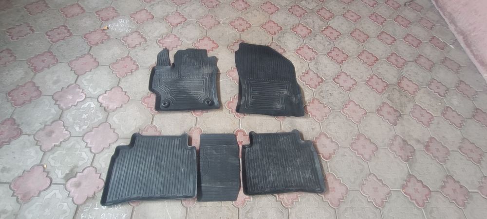 Продам полики на Тойота Королла