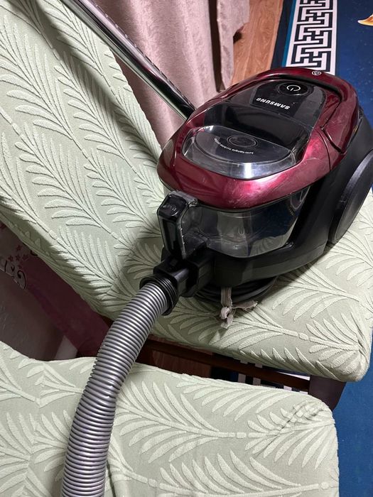 Пылесос срочно продам