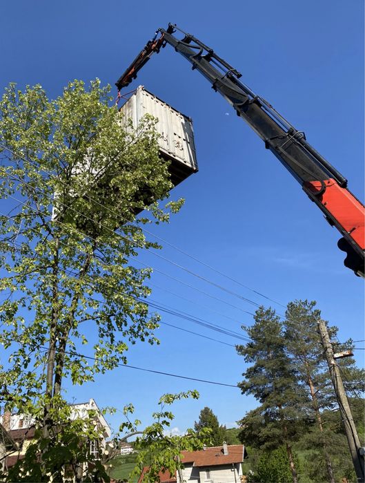 Камион с кран