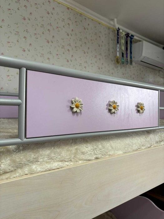 Двухъярусная кровать