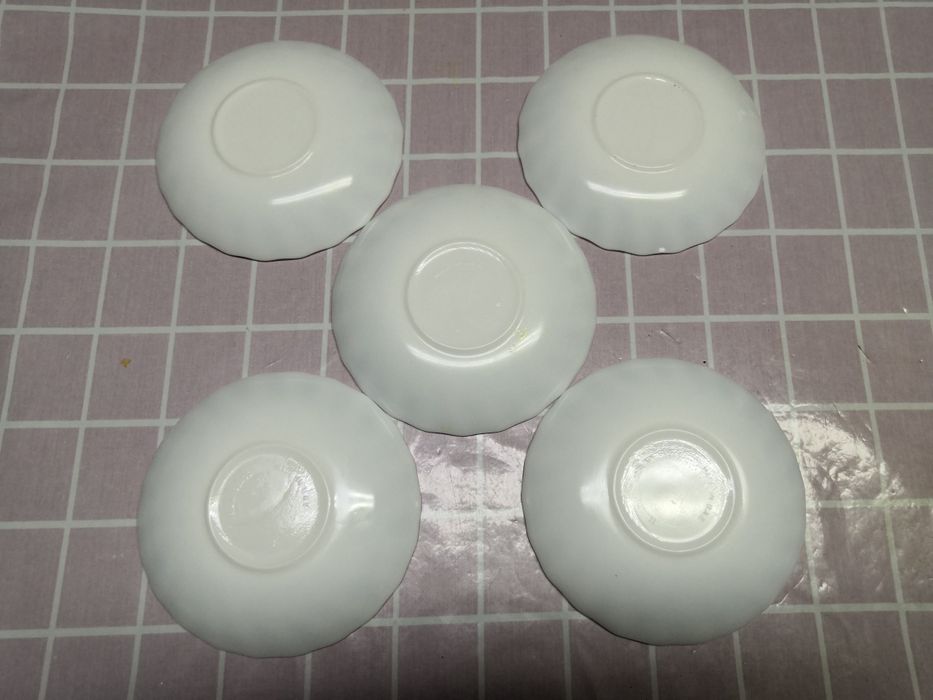 Продам блюдца, миски (керамические)