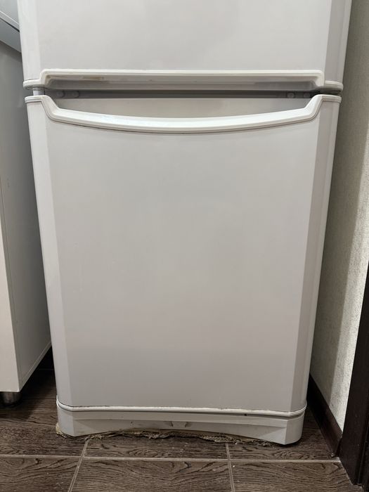 Продаю холодильник INDESIT