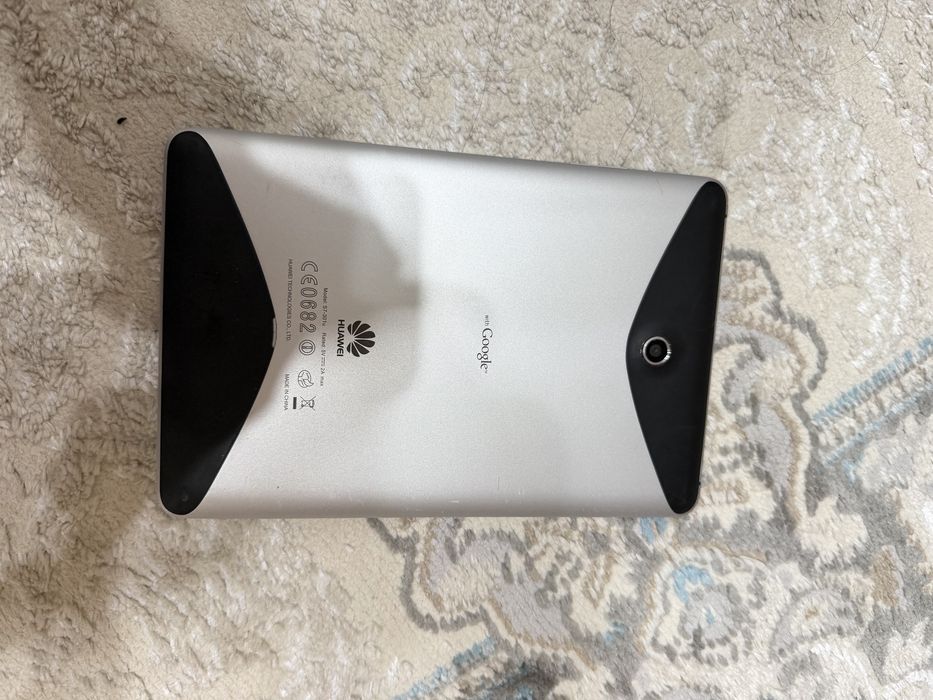 Планшеты Ipad и Huawei