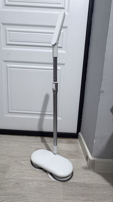 Электрошвабра. На зарядке