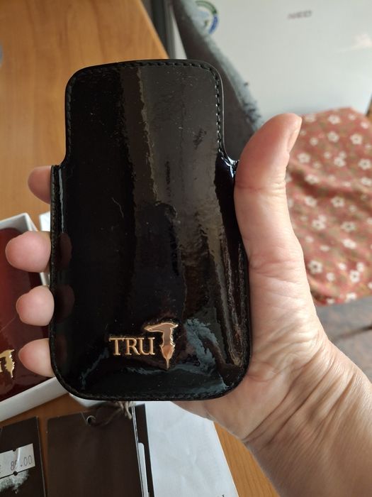 Goyard ,Trussardi калъфи за телефон или друго 2br