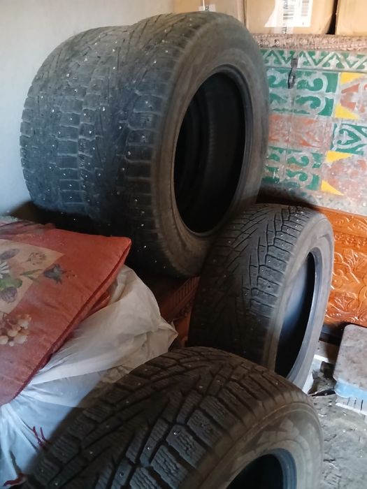 Зимние шины Nokian Tyres 275/60R20