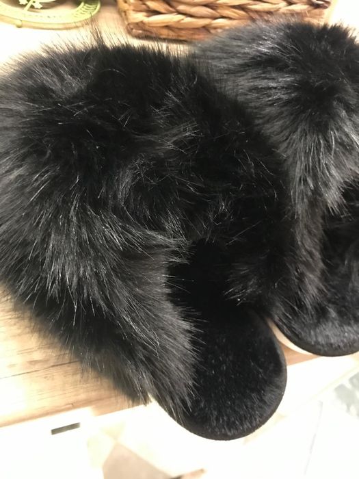 Пухени черни пантофи