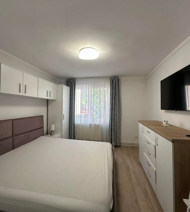 Închiriez apartament cu 2 camere in  zona semicentrală