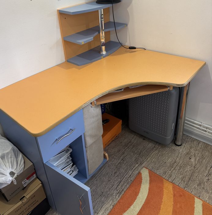 ~Set mobilă:dulap și biblotecă,birou plus etajeră